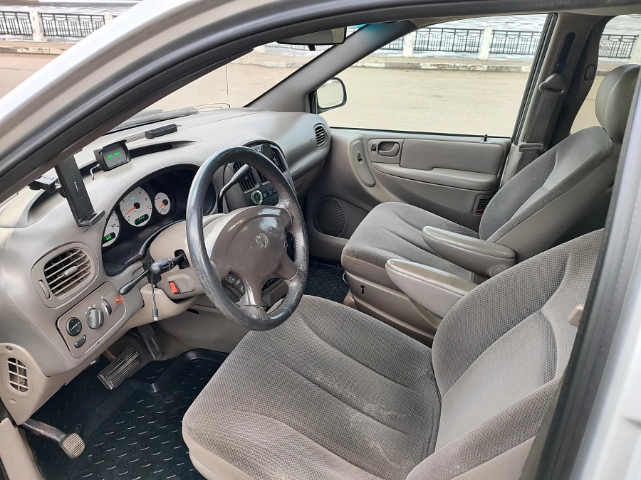 Chrysler Voyager, 2001г., передний привод, автомат