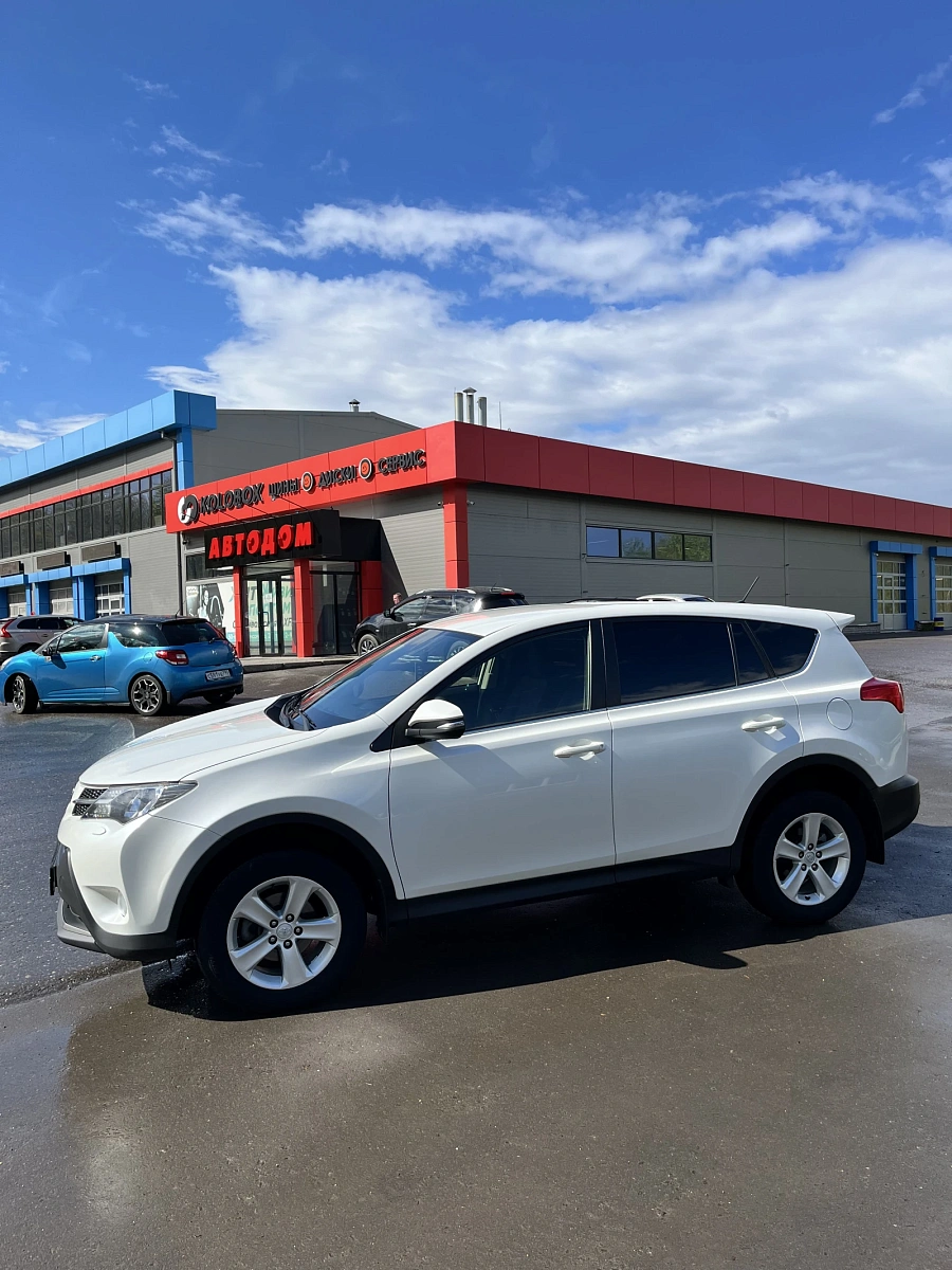 Toyota RAV4, 2013г., полный привод, вариатор