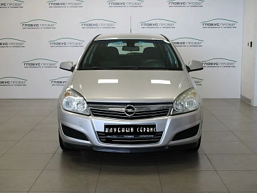 Opel Astra, 2011г, передний привод, механика
