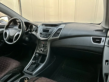 Hyundai Elantra, 2015г, передний привод, автомат