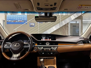Lexus ES, 2017г, передний привод, автомат