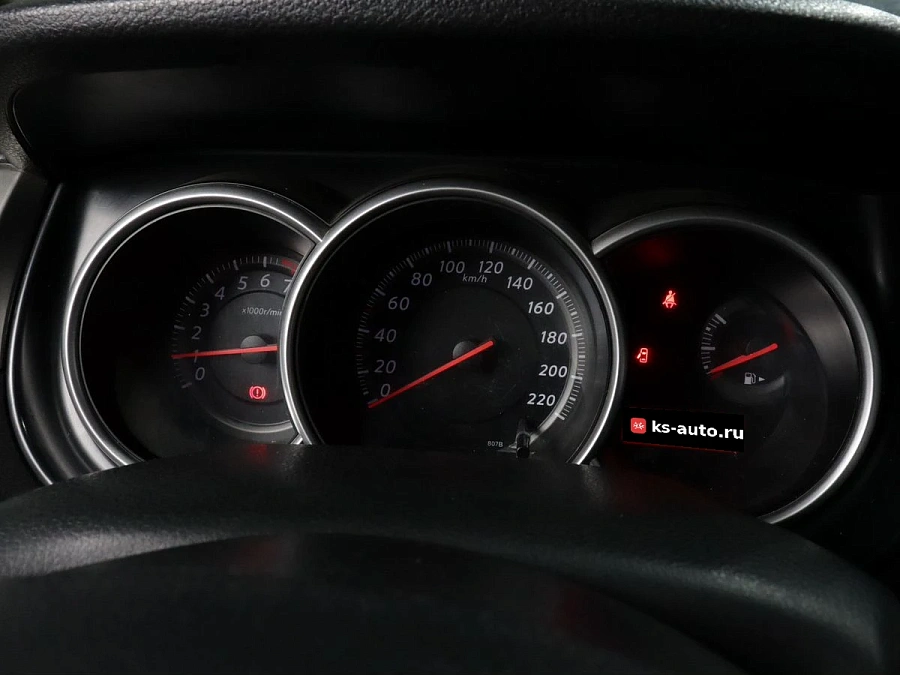 Nissan Tiida, 2013г., передний привод, механика