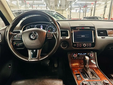 Volkswagen Touareg, 2011г, полный привод, автомат