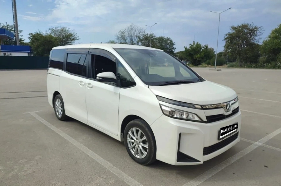 Toyota Voxy, 2017г., передний привод, вариатор