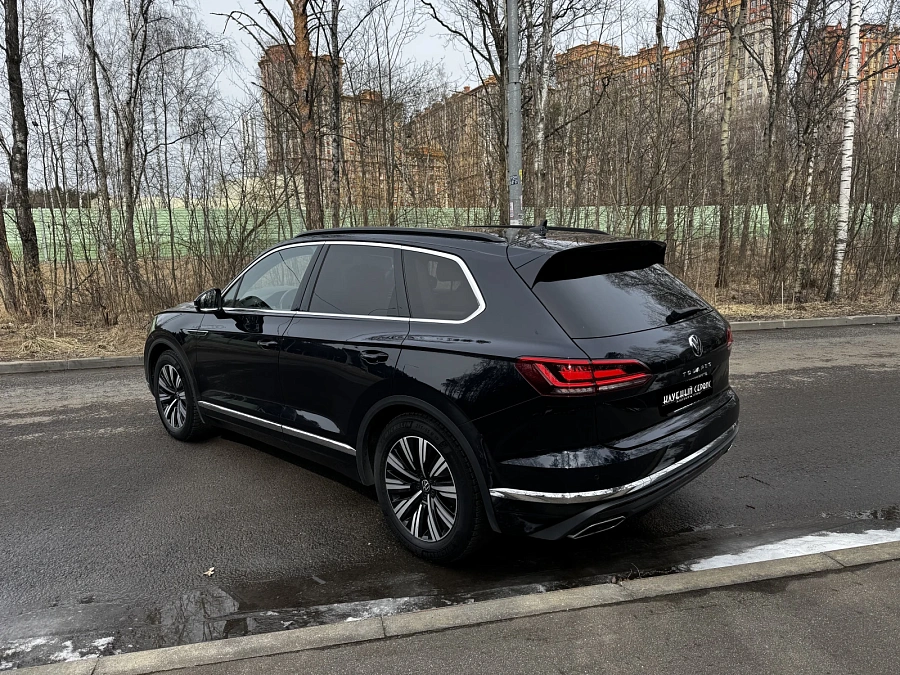 Volkswagen Touareg, 2021г., полный привод, автомат