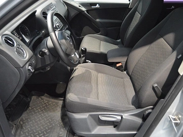 Volkswagen Tiguan, 2013г, передний привод, механика