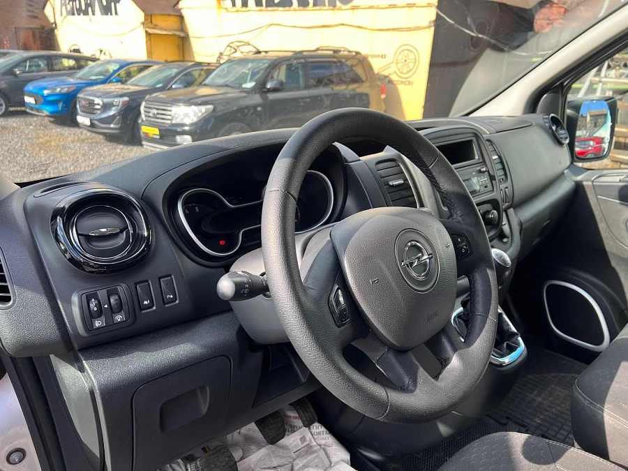 Opel Vivaro, 2017г., передний привод, механика