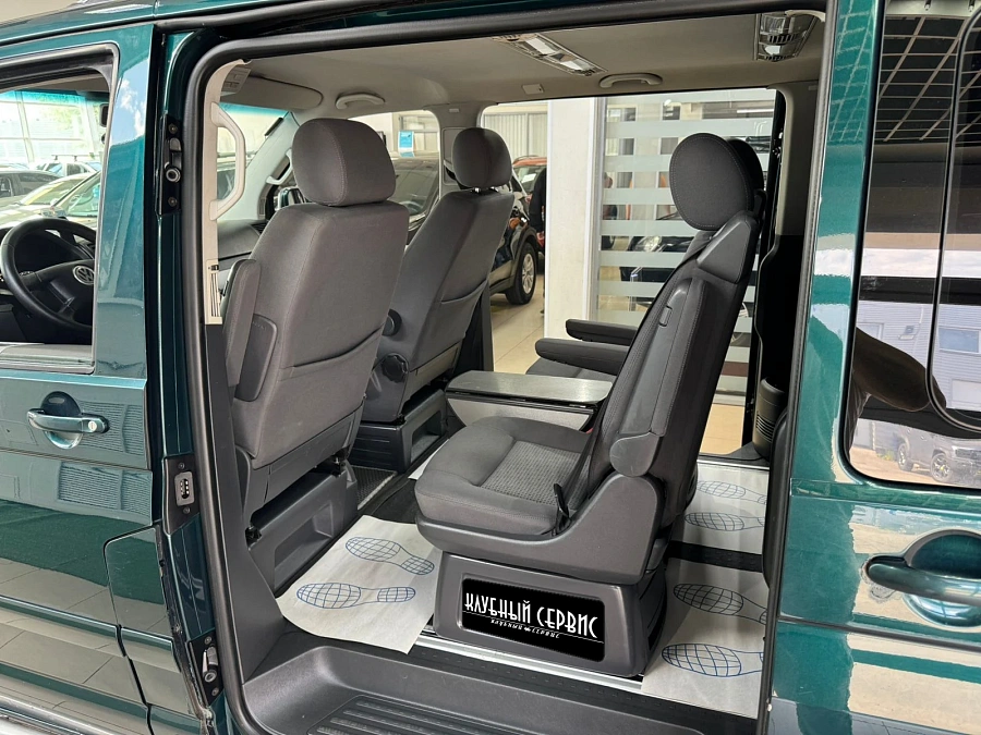 Volkswagen Multivan, 2003г., передний привод, механика