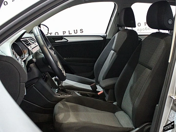 Volkswagen Tiguan, 2021г, передний привод, робот