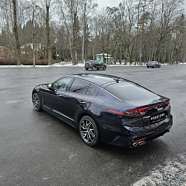 Kia Stinger, 2022г, полный привод, автомат