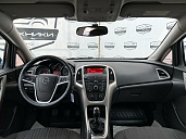 Opel Astra, 2011г., передний привод, механика