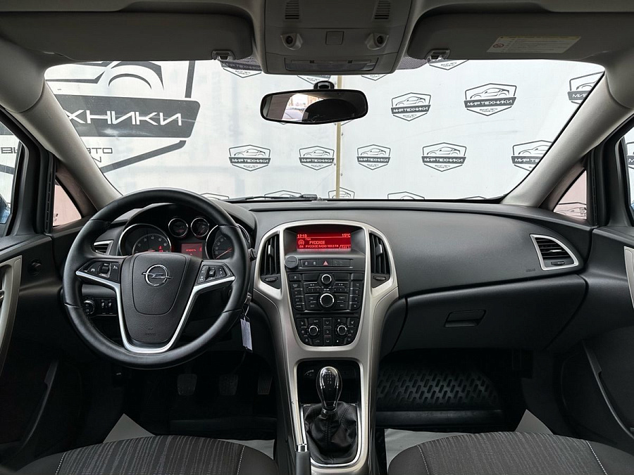 Opel Astra, 2011г., передний привод, механика