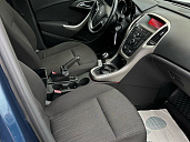Opel Astra, 2011г., передний привод, механика