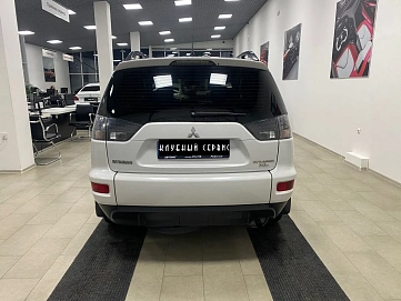 Mitsubishi Outlander, 2010г, передний привод, вариатор