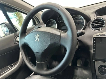 Peugeot 308, 2010г, передний привод, механика