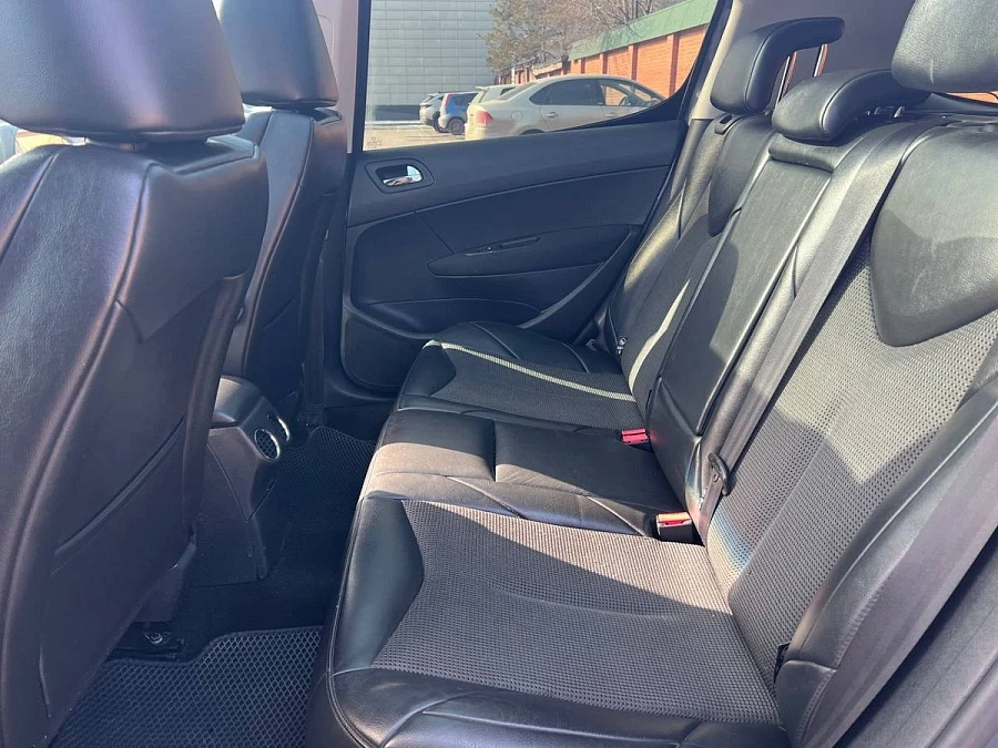 Peugeot 308, 2011г., передний привод, автомат