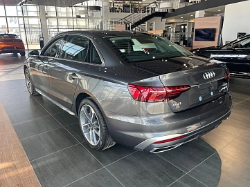 Audi A4, 2023г, передний привод, робот