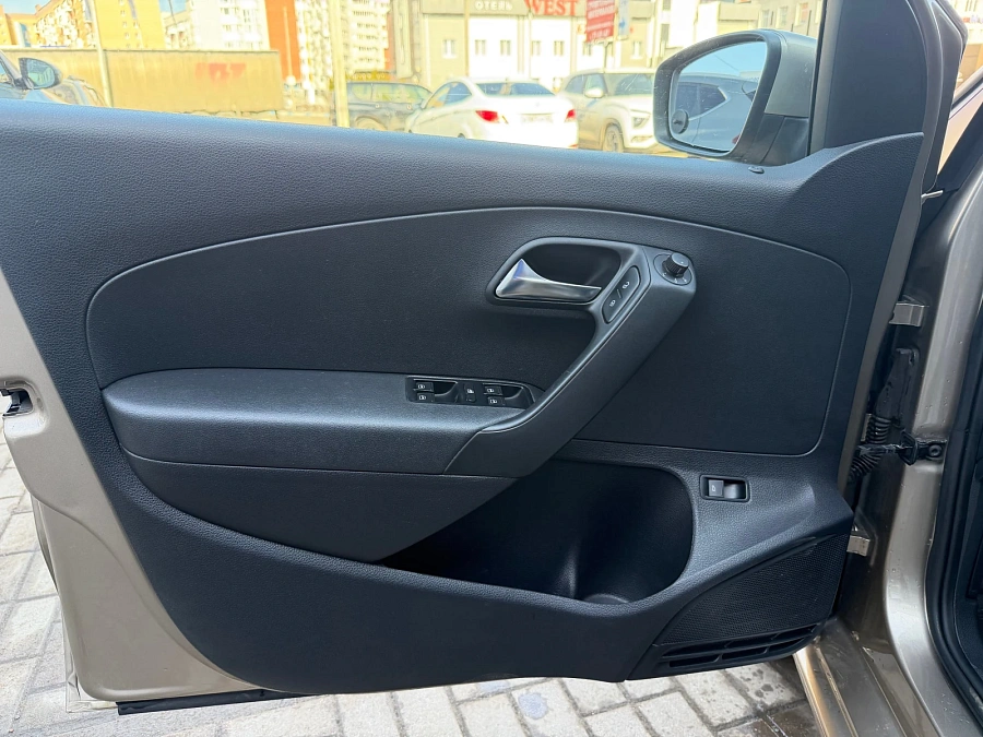 Volkswagen Polo, 2017г., передний привод, механика