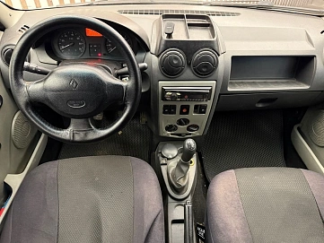 Renault Logan, 2006г, передний привод, механика