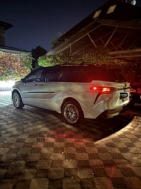 Toyota Sienna, 2023г, передний привод, автомат