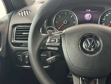 Volkswagen Touareg, 2011г, полный привод, автомат