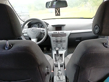Opel Astra, 2011г, передний привод, механика
