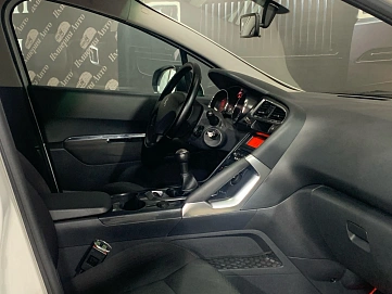 Peugeot 3008, 2011г, передний привод, механика