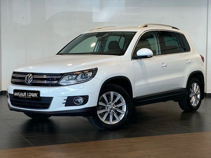 Volkswagen Tiguan, 2015г., передний привод, автомат