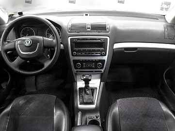 Skoda Octavia, 2011г, передний привод, робот