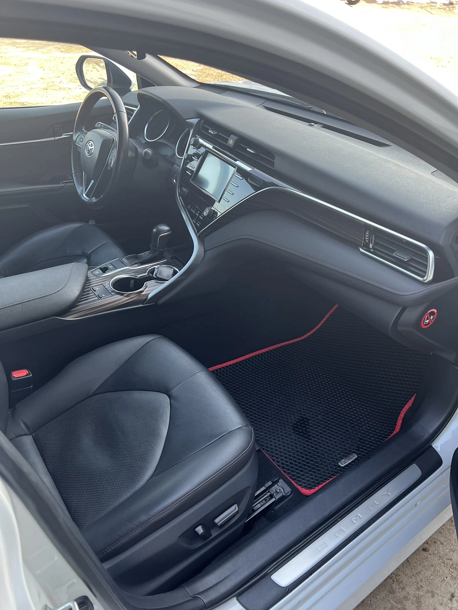 Toyota Camry, 2018г., передний привод, автомат