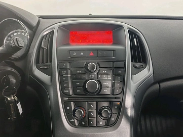 Opel Astra, 2013г, передний привод, механика