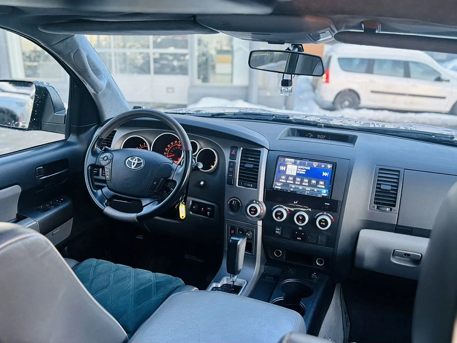 Toyota Sequoia, 2010г., полный привод, автомат