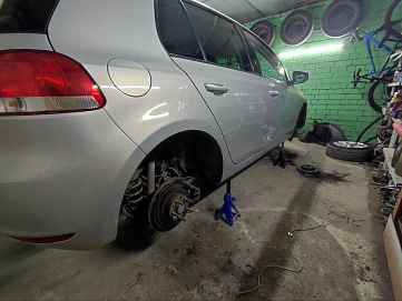 Volkswagen Golf, 2012г, передний привод, механика