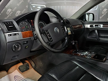 Volkswagen Touareg, 2005г., полный привод, автомат