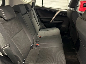 Toyota RAV4, 2019г, передний привод, автомат