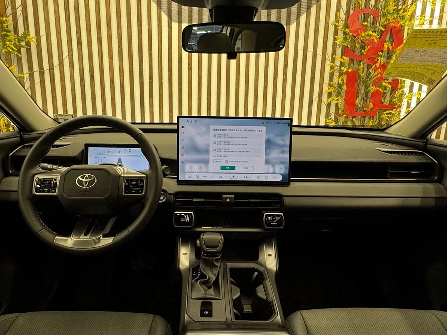 Toyota RAV4, 2026г., полный привод, вариатор