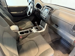 Nissan Pathfinder, 2012г, передний привод, механика