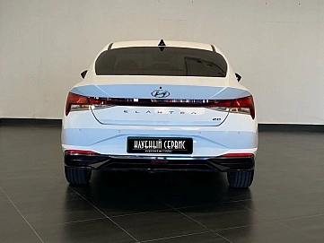 Hyundai Elantra, 2021г, передний привод, автомат