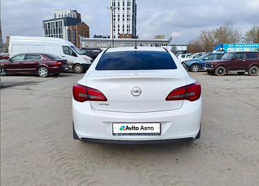 Opel Astra, 2013г, передний привод, механика