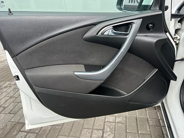 Opel Astra, 2012г, передний привод, автомат