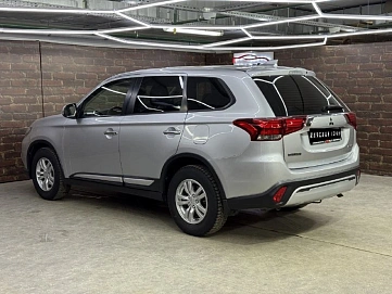 Mitsubishi Outlander, 2018г, передний привод, вариатор