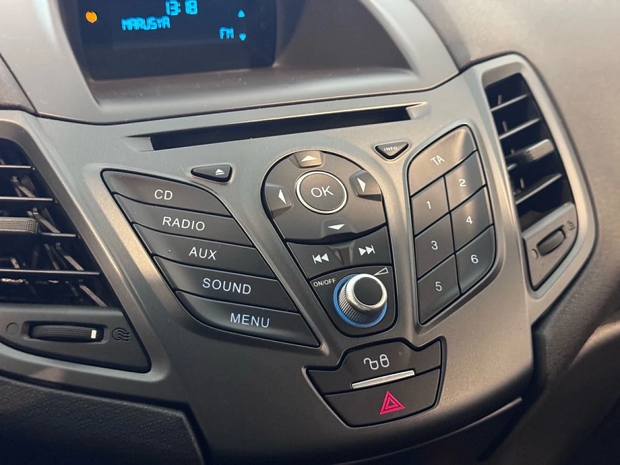 Ford Fiesta, 2015г., передний привод, автомат