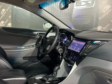 Hyundai Sonata, 2011г, передний привод, автомат