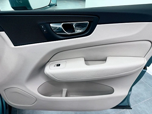 Volvo XC60, 2018г, полный привод, автомат