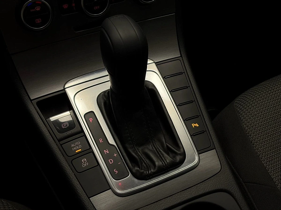 Volkswagen Passat, 2013г., передний привод, автомат