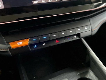 Changan UNI-V, 2024г, передний привод, робот