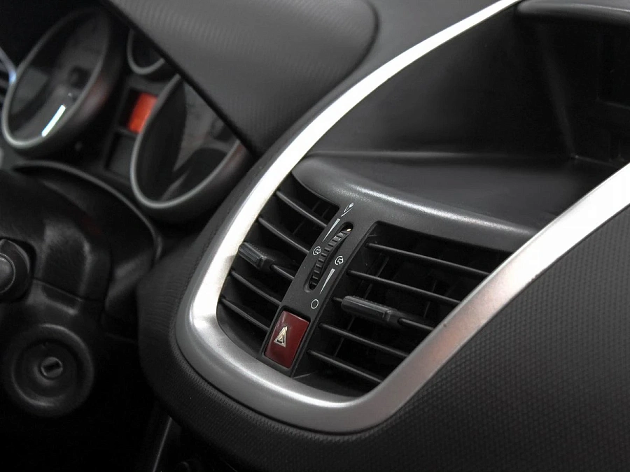 Peugeot 207, 2007г., передний привод, механика