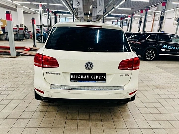 Volkswagen Touareg, 2011г, полный привод, автомат