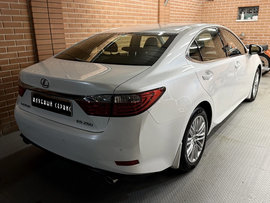 Lexus ES, 2012г., передний привод, автомат