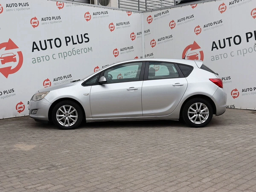 Opel Astra, 2011г., передний привод, механика
